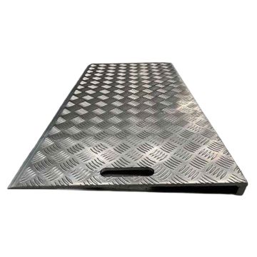 Keilförmige Zugangsrampe, 300 kg pro Stk., o. Rand 540S00030